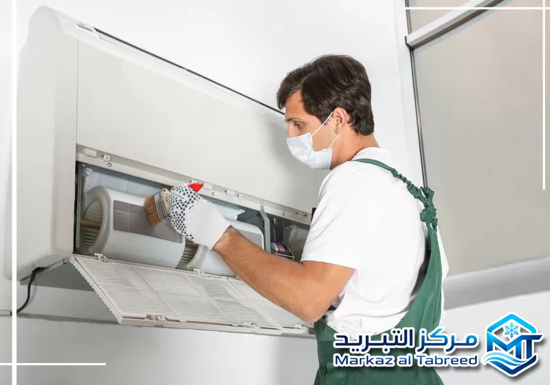 تواصل مع مركز التبريد لتنظيف الوحدة الخارجية على 0528414797 تنظيف الوحدة الداخلية والخارجية يساعد على تحسين كفاءة التكييف