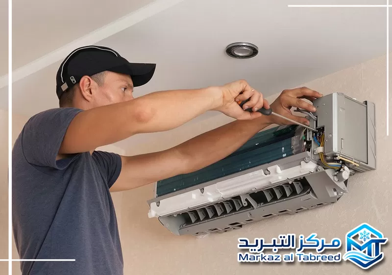 لإصلاح مكيف سبليت في الشارقة اتصل بمركز التبريد 0528414797 تصليح مكيف سبليت وفحص الوحدة الداخلية بدقة